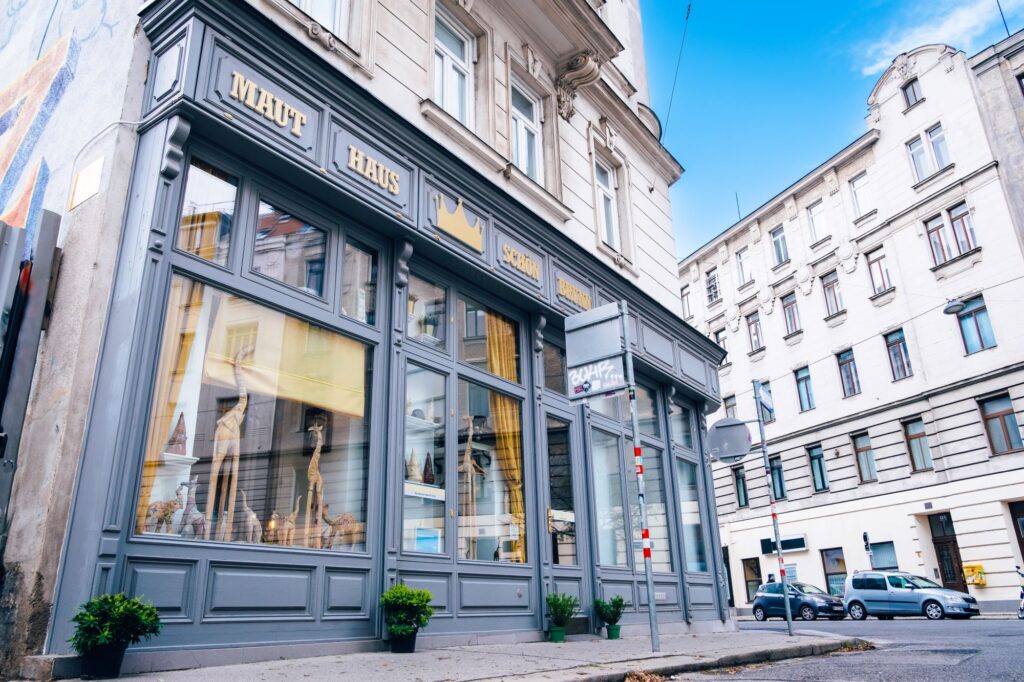 Mauthaus-Schönbrunn-Ferienappartement - Schaufenster - Straßenansicht